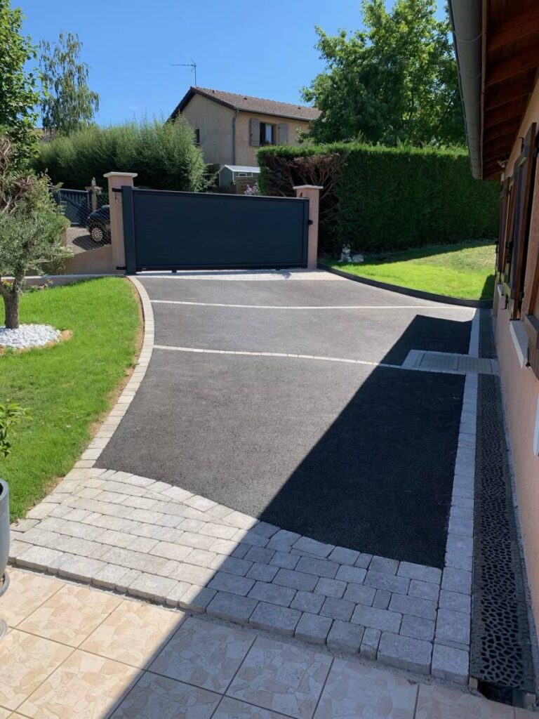 Entreprise paysagiste dans l&apos;ouest Lyonnais pour aménagement extérieur d&apos;une maison