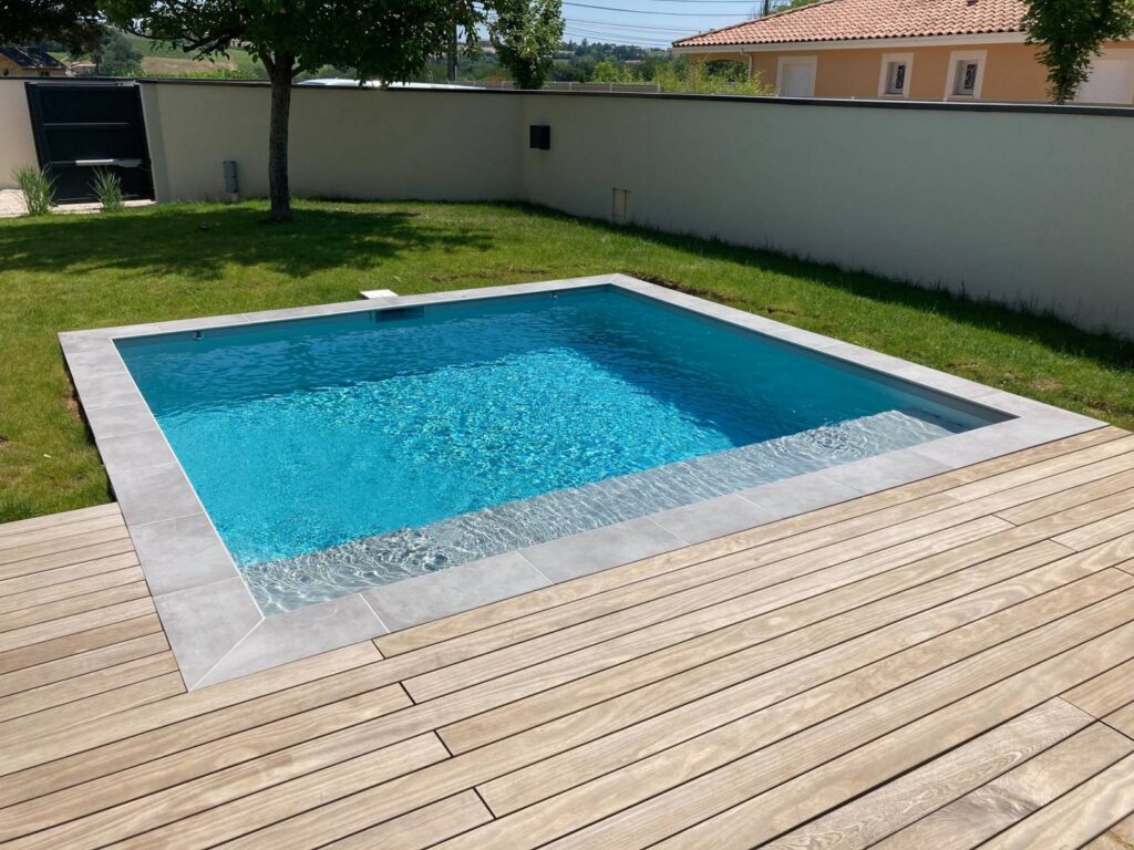 plage piscine en bois vers Ambérieux